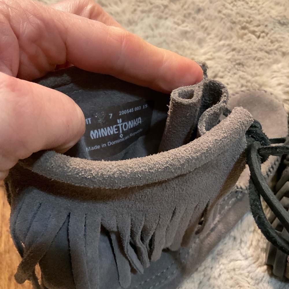 Minnetonka Tramper Ankle Lace Up Leather Moccasins Gray Size 7 Boot Fringe Comfy - Picture 5 of 7